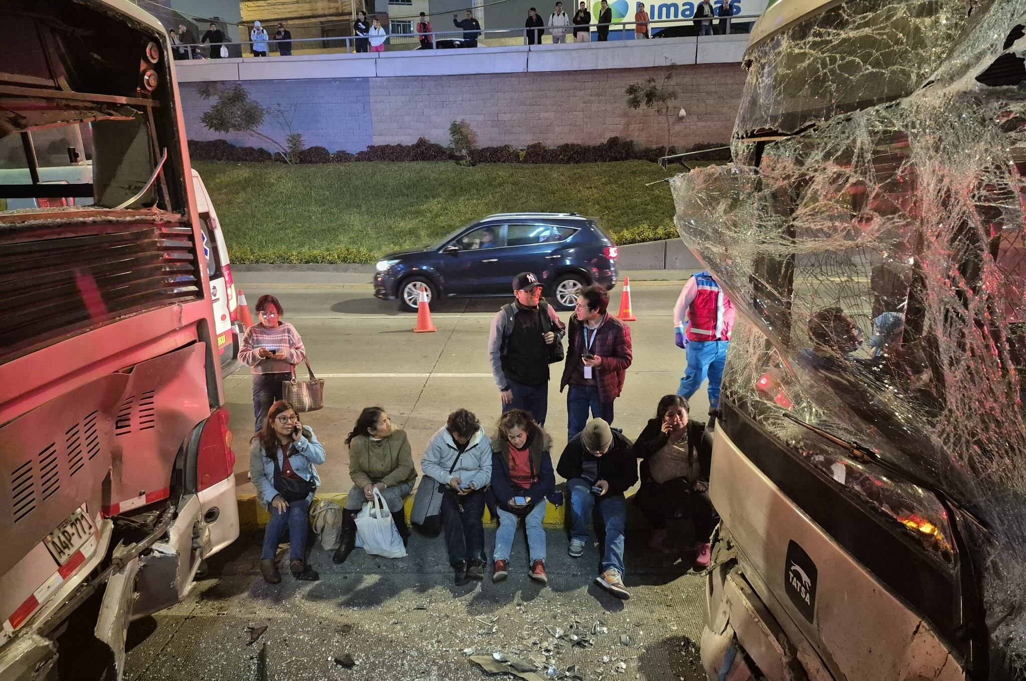 Más imágenes del accidente en el Metropolitano (@CaroJah)