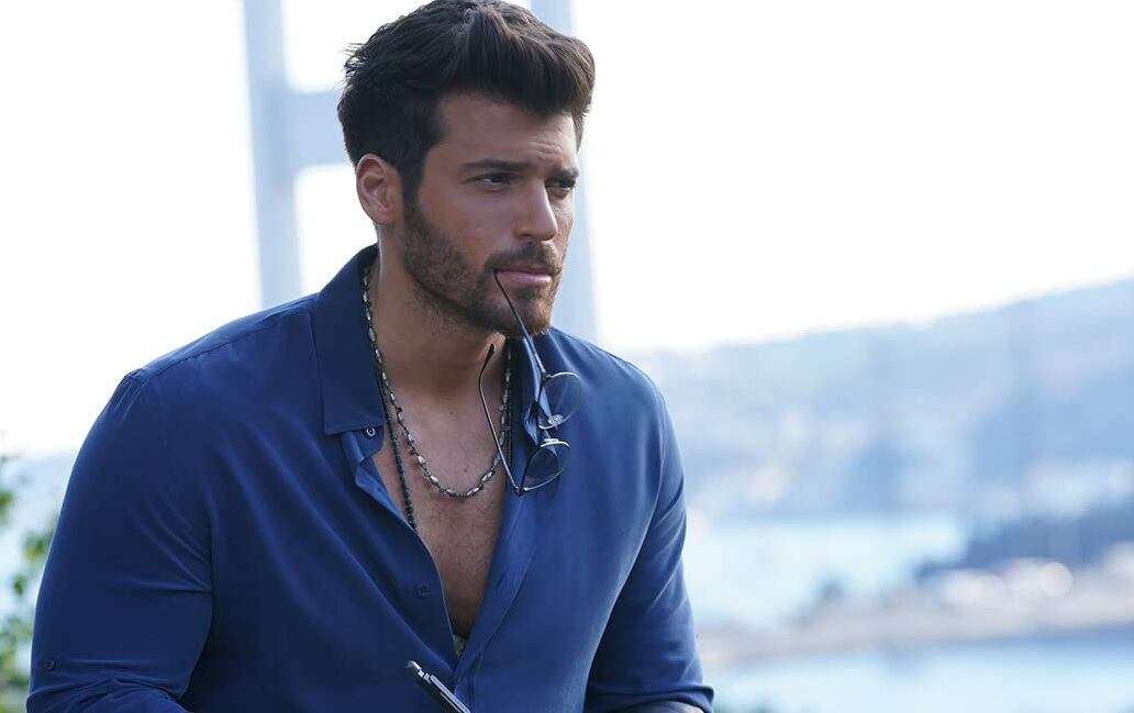 Özgür Atasoy es interpretado por el actor Can Yaman.