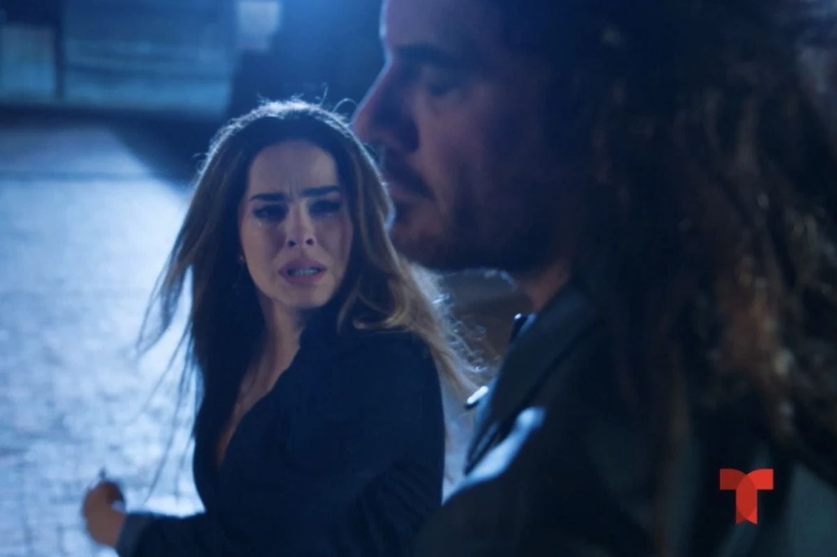 En el tráiler, Norma lanza una cachetada a su esposo Juan Reyes, dejando boquiabierta a la audiencia, que no entiende lo que pasa. (Foto: Telemundo)