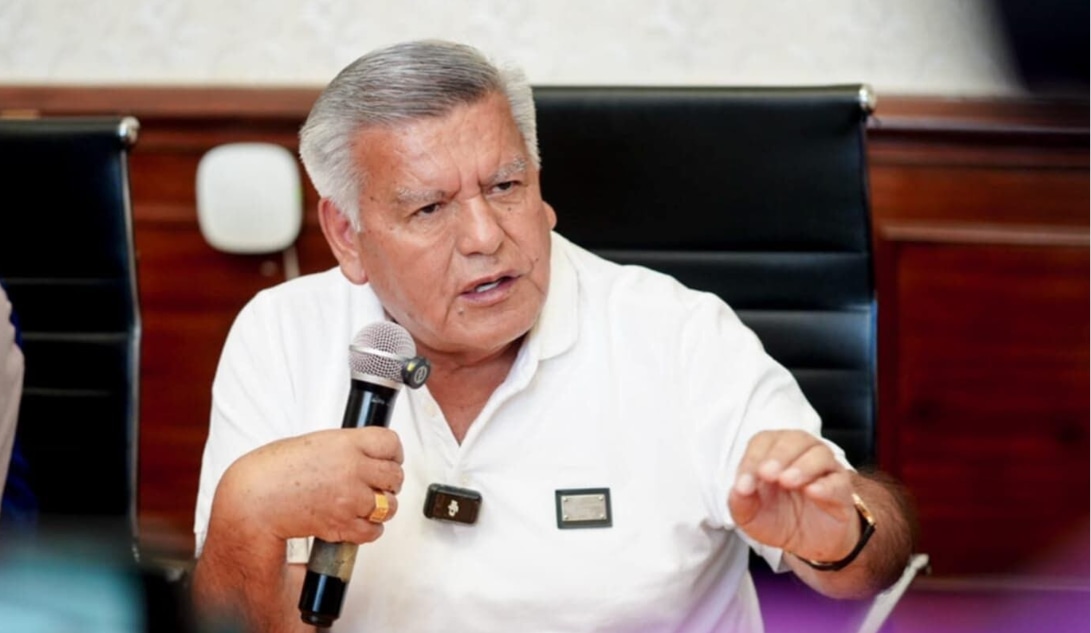 César Acuña y su apoyo al comunismo.