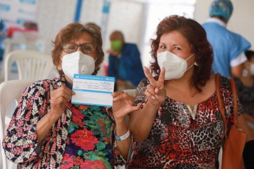 Los adultos mayores de 70 años que tengan programada su vacunación contra el covid-19 para este domingo podrán desplazarse sin inconvenientes. (Foto: Andina)