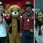 Productora recibe ramo de rosas en plena transmisión de la Parada Militar