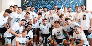 El plantel argentino sorprendió a Messi con un regalo especial y un mensaje que emocionó a los hinchas. Foto: Rodrigo de Paul/Instagram