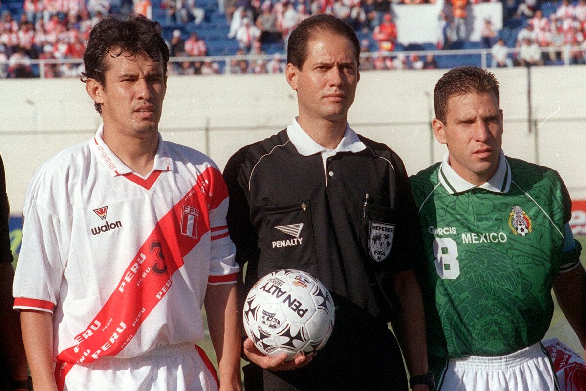 Juan Reynoso fue varios años capitán de la selección peruana. (Foto GEC Archivo Histórico)