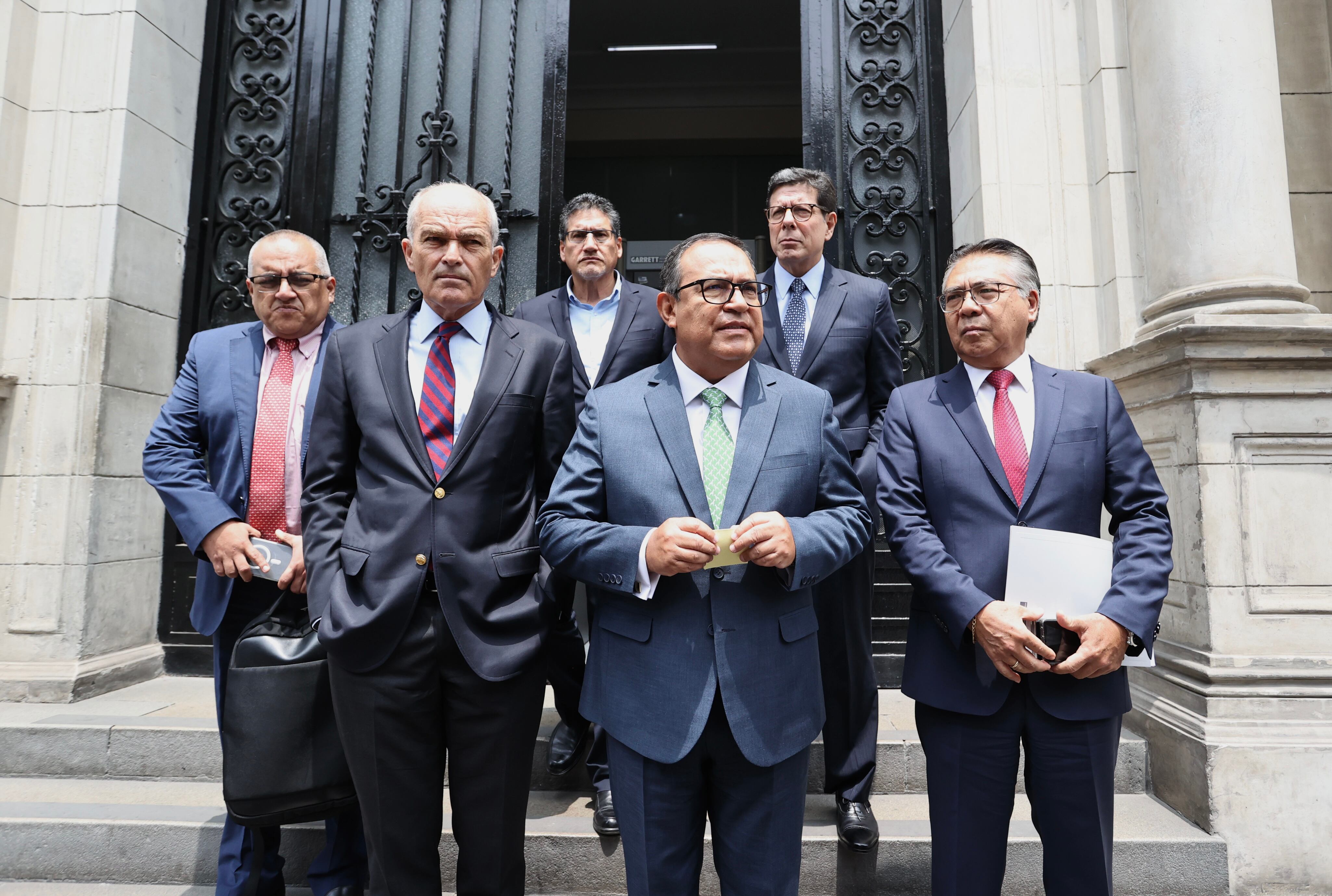 Pacheco pidió al premier Alberto Otárola que no solo se reúna con los grandes empresarios, ya que las bodegas también influyen en la reactivación de la economía. (Foto: PCM)