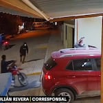 Piura: Cámara de seguridad graba el robo de 20 mil soles a empresaria en la puerta de su casa | VIDEO