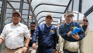 ¡Jerí en la boca del lobo! Presidente entró al penal El Milagro de Trujillo y destapa el reino del crimen tras las rejas