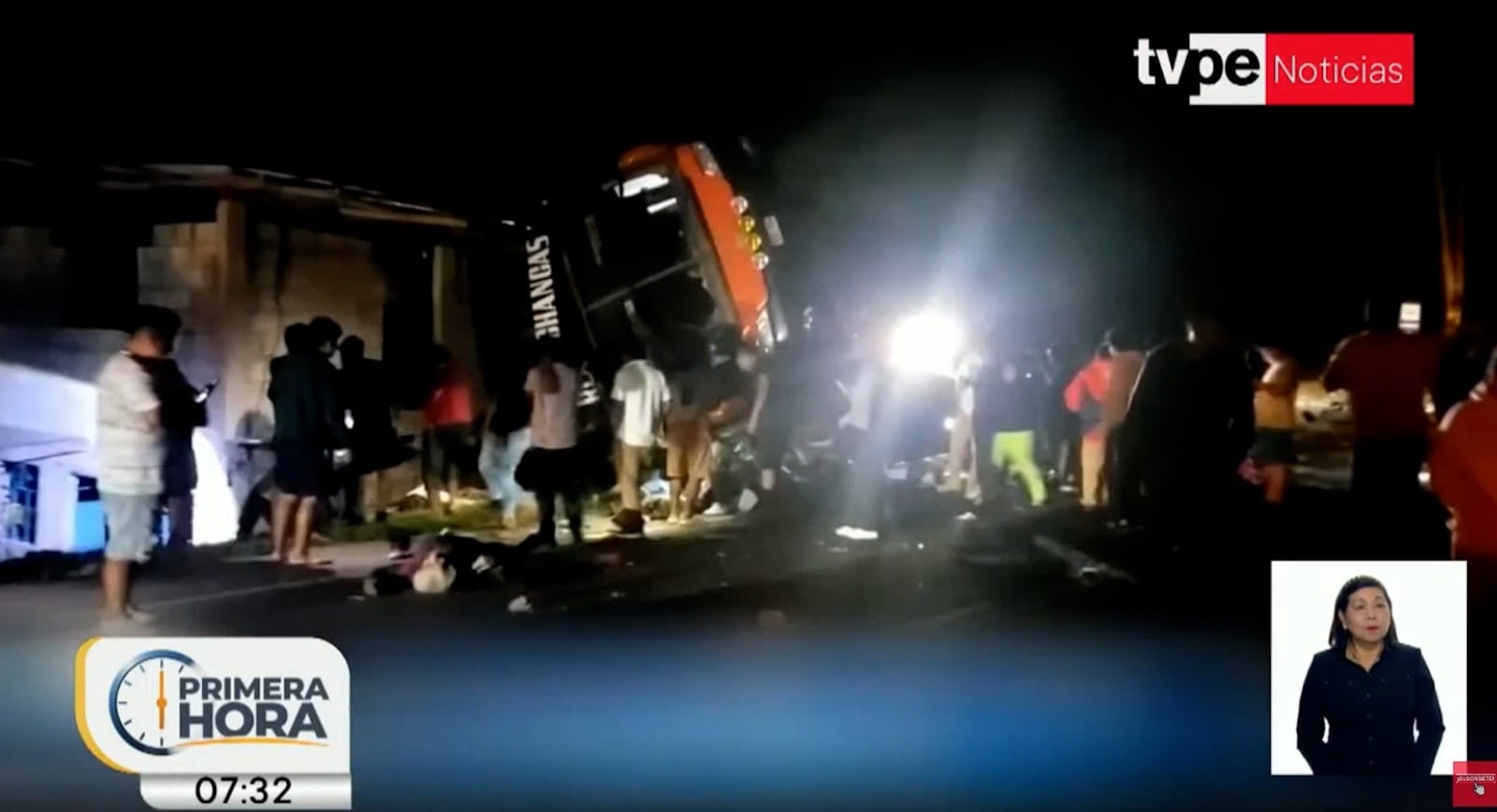 Bus de la empresa "Real Chancas" se despistó en el distrito Hermilio Valdizán a la medianoche. (TV Perú)