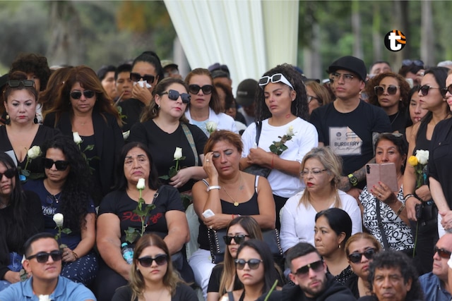 John Kelvin y Zelma Gálvez, entre las figuras que acudieron a despedir a Manolo Rojas. (Fotos: Antonio Melgarejo/ @photo.gec)
