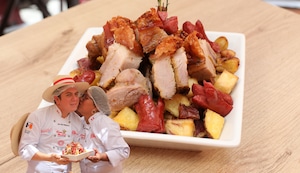 Chanchipapa, la nueva versión de las salchipapas elaborado con chancho al palo y papas nativas