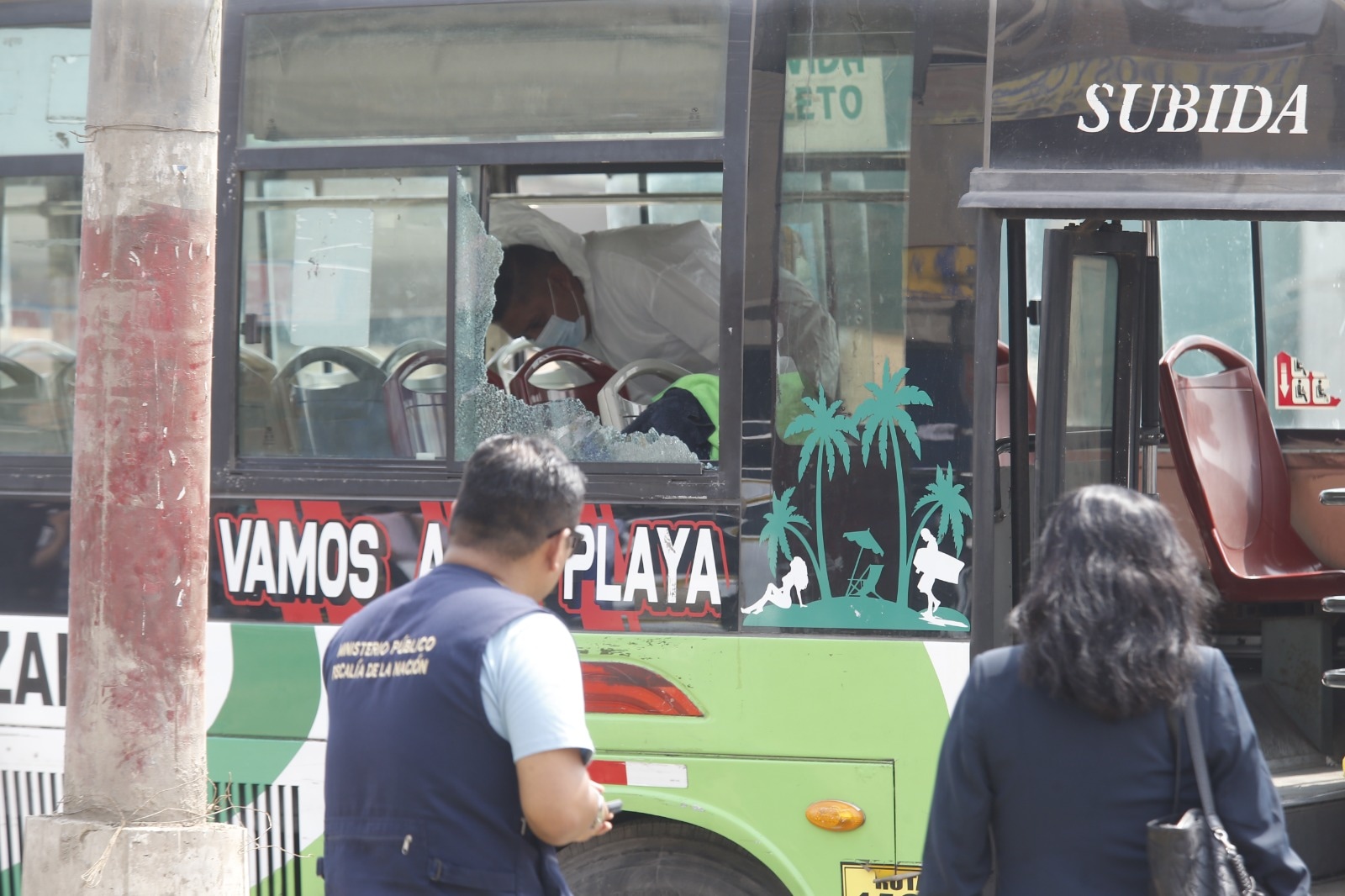 Bus VIPUSA atacado por sicarios en Puente Piedra. El saldo fue una pasajera fallecida y otros heridos. (Foto: Joseph Angeles / @photo.gec)