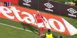 ¡GOLAZO PARA LIQUIDARLO! Carlos Garcés picó el balón y sentenció el triunfo de Cienciano ante Universitario por el Torneo Clausura