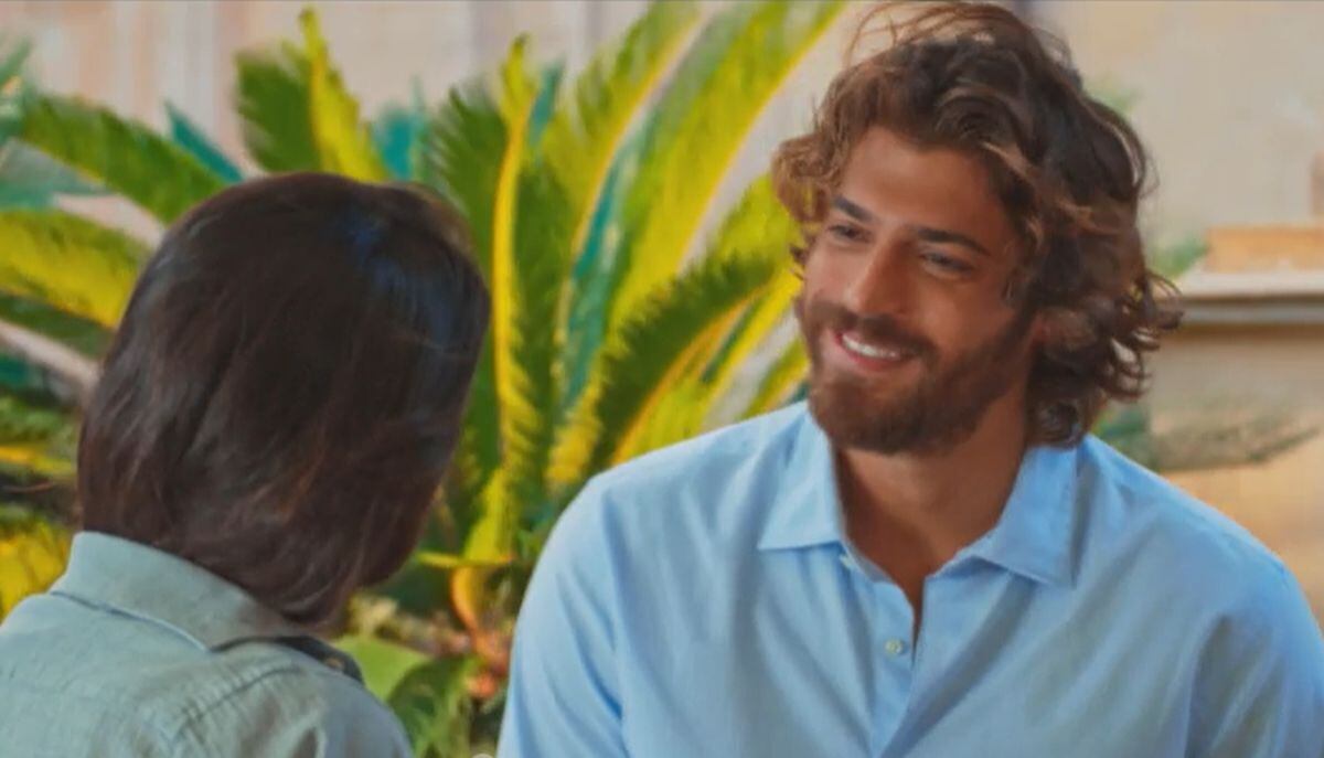 Can Yaman en su papel protagónico de Francesco Demir en la serie italiana "Violeta como el mar" que se emite por Antena 3 (Foto: Lux Vide)