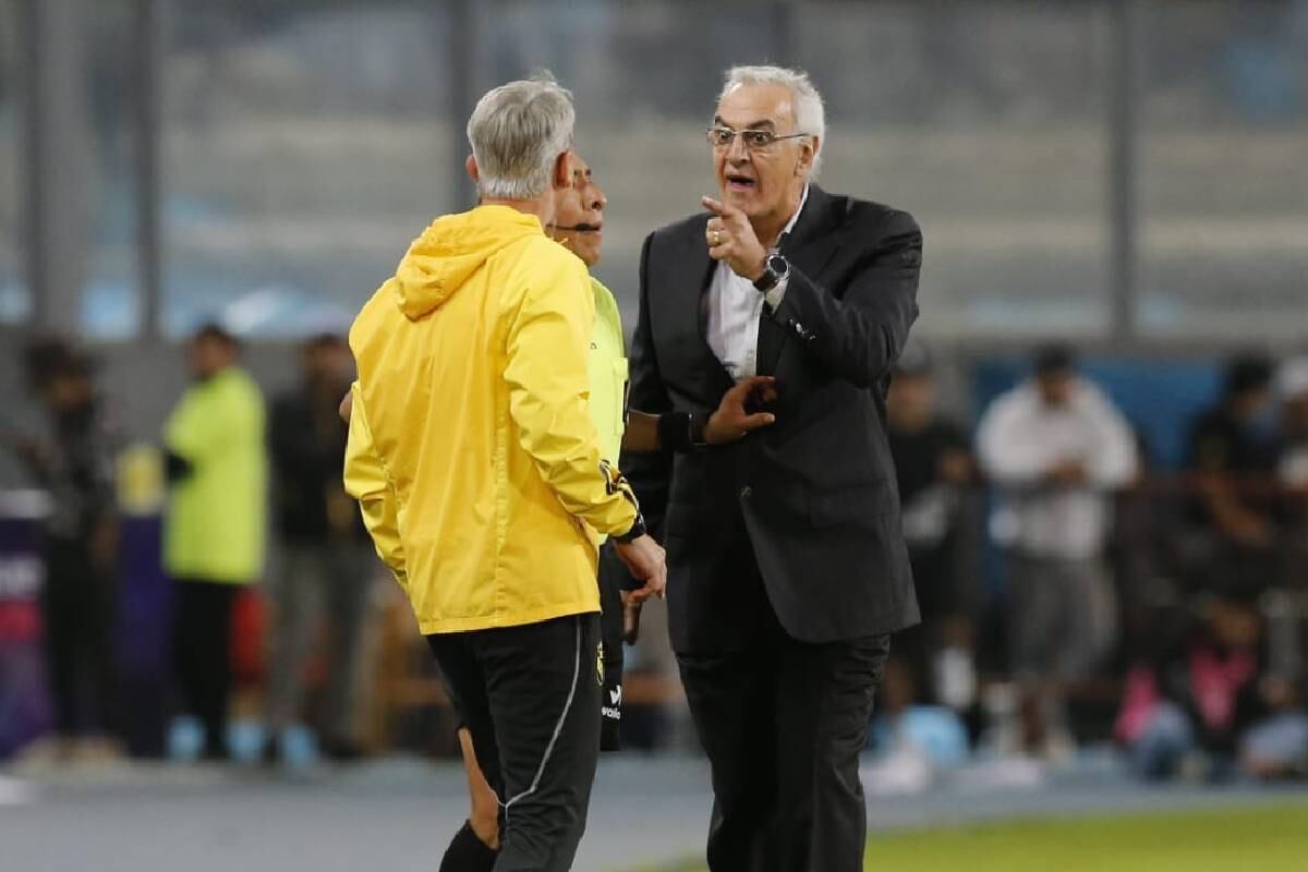 Jorge Fossati y Tiago Nunes tuvieron un tenso enfrentamiento. Foto: Violeta Ayasta/@photo.gec