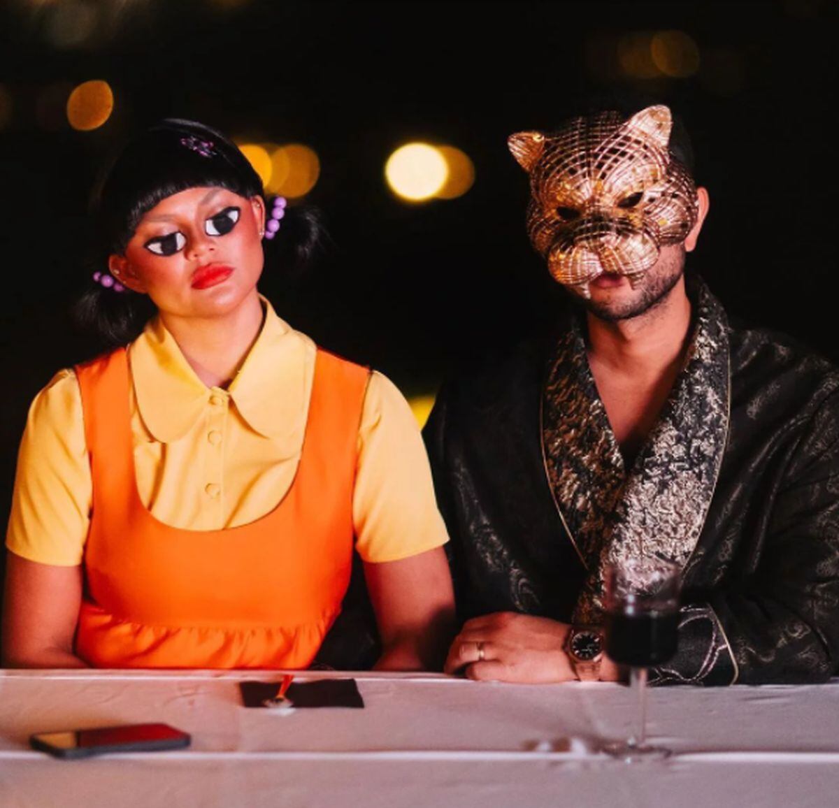 Chrissy Teigen y su esposo John Legend (Foto: Shay Mitchel / Instagram)