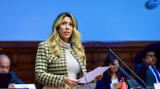 Excongresista Rosselli Amuruz postula a la alcaldía de Santa María del Mar, pero vota en La Molina