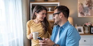 Decir ‘no pasa nada’ cuando sí pasa puede convertirse en una costumbre. Con el tiempo, los problemas que no se hablan suelen hacerse más grandes y difíciles de resolver. Foto: Istock