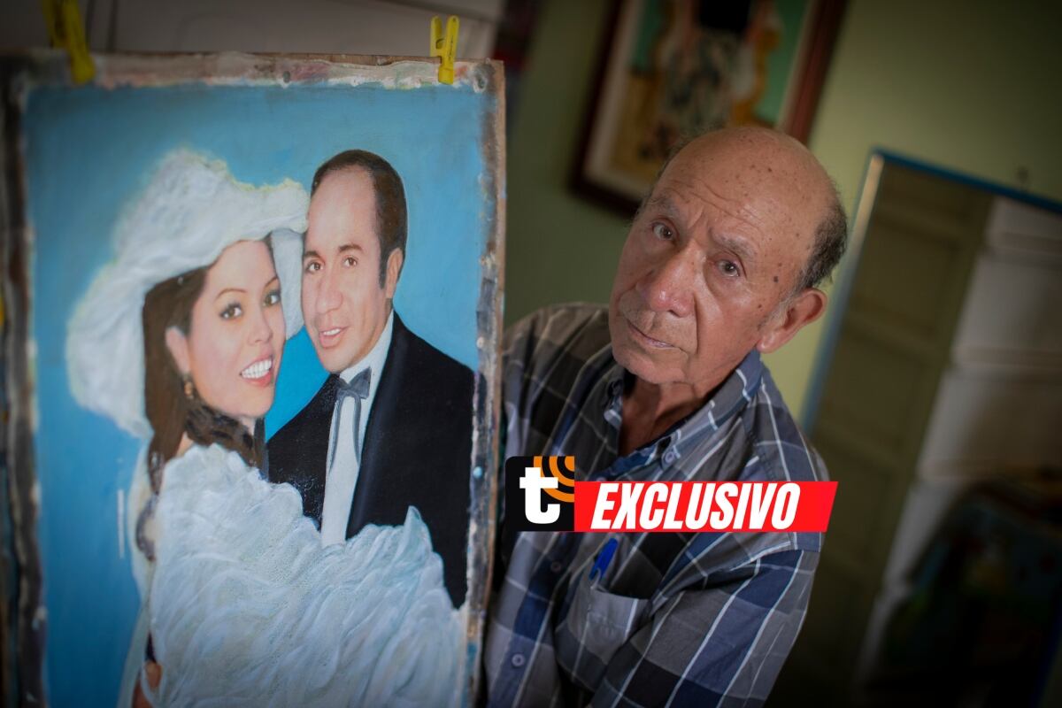 Don Fabio tiene 82 años y pinta retratos desde que era escolar. Hoy vende sus cuadros en el Mercado El Parral, en Comas. Foto: Hugo Pérez / Trome.
