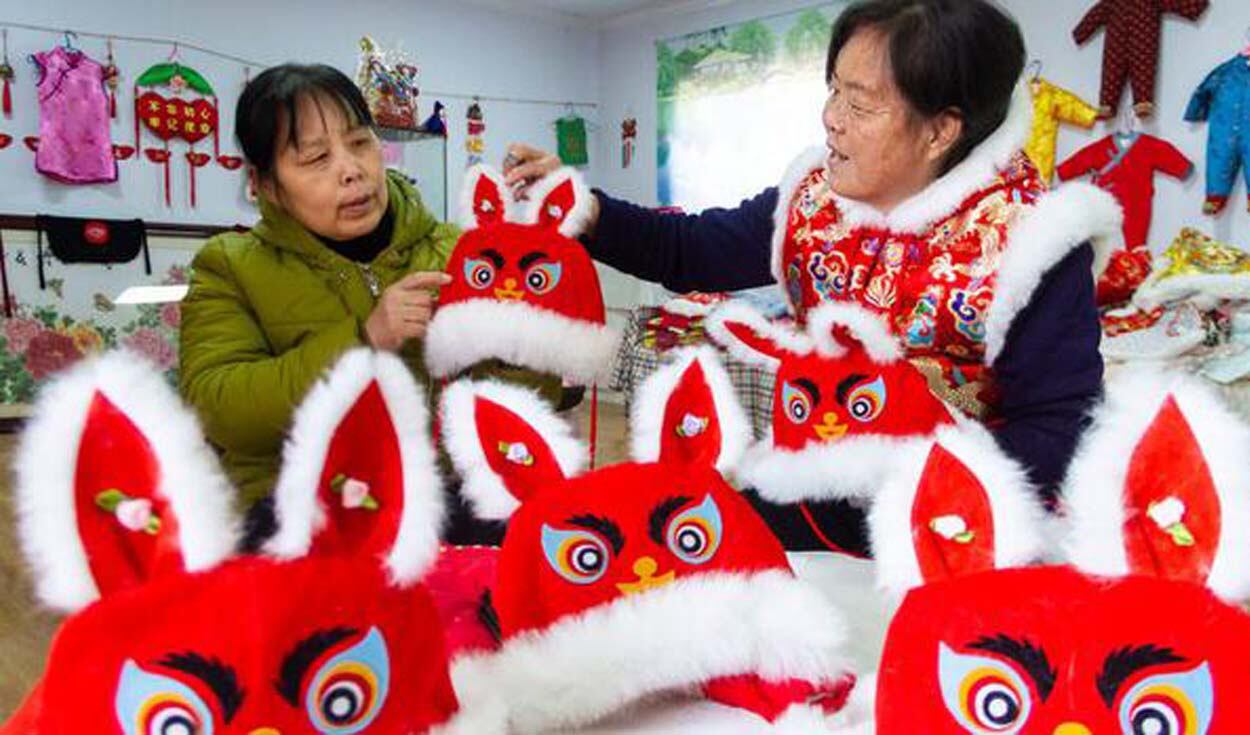 La celebración dura 15 días del 22 al 29 de enero. En China se suman las danzas de dragones y decoraciones pintadas de rojo (Foto: Getty)