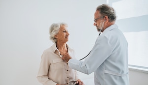 ¿Por qué es tan importante el médico de cabecera en los adultos mayores?