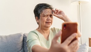 ¿Adultos mayores con catarata pueden operarse? Habla el médico geriatra Carlos Sandoval