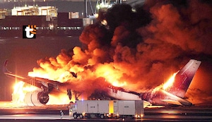 Tragedia en aeropuerto de Japón: Avión se incendia tras choque con aeronave y deja cinco muertos