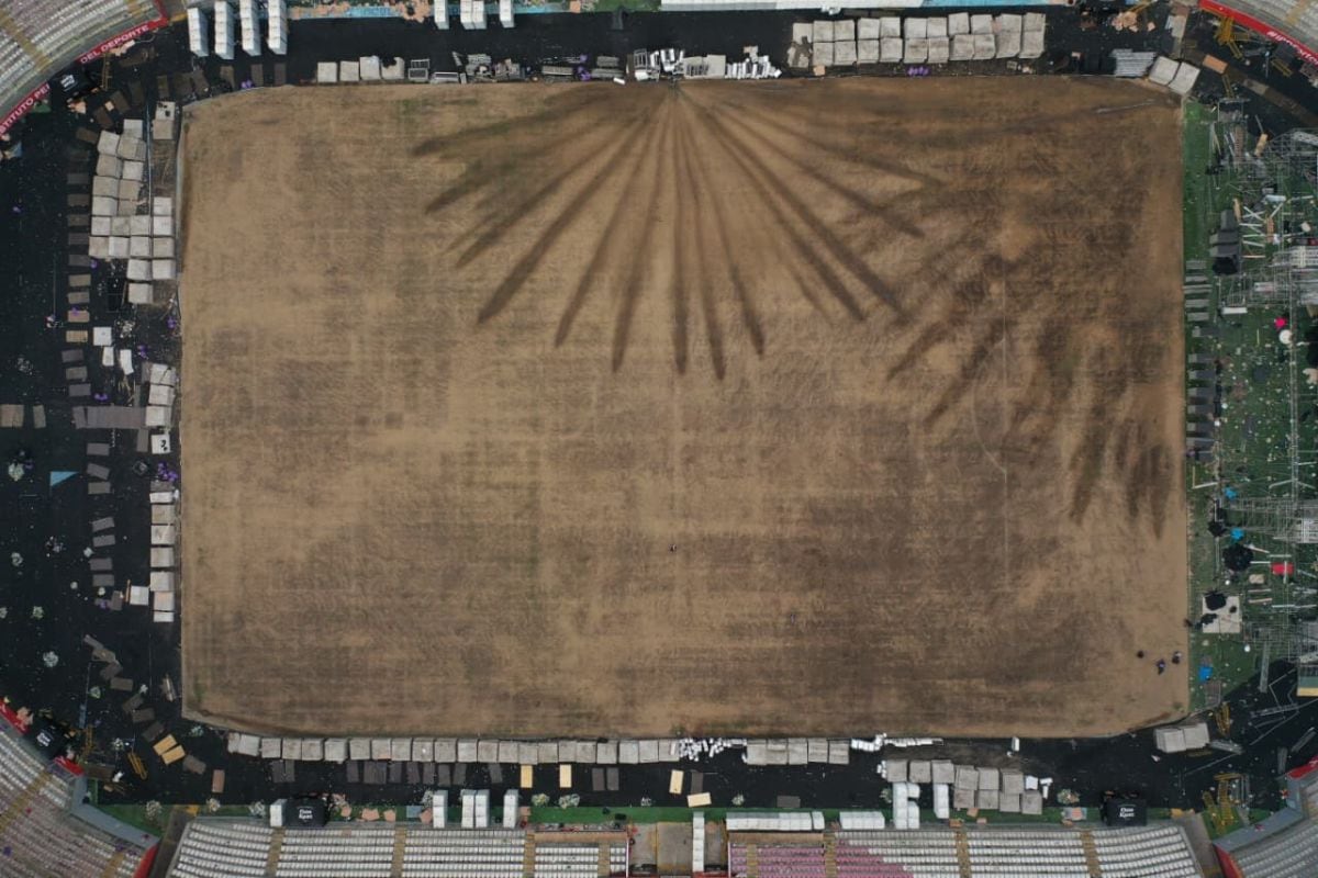 Así quedó el campo del Estadio Nacional, tras concierto de salsa.