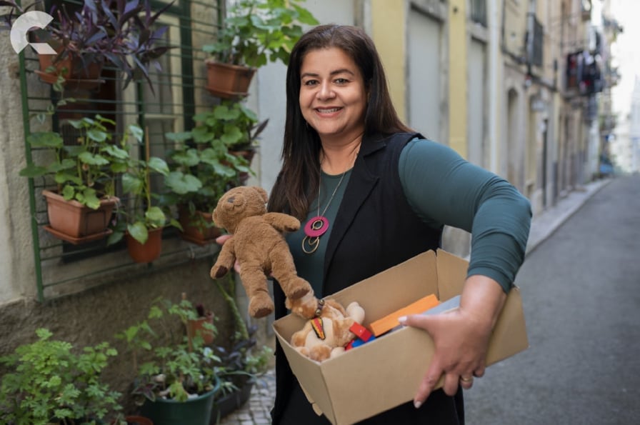 Una mamá emprendedora que transforma el amor en oportunidades con cada entrega.