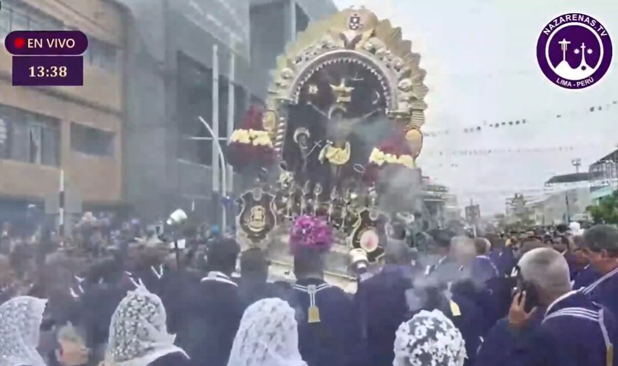 Imagen del Señor de los Milagros volvió ladearse a los pocos minutos del primer episodio. Fieles gritaron.