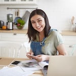 ¿Cómo organizar mis finanzas personales este 2026? 3 consejos clave para ahorrar e invertir