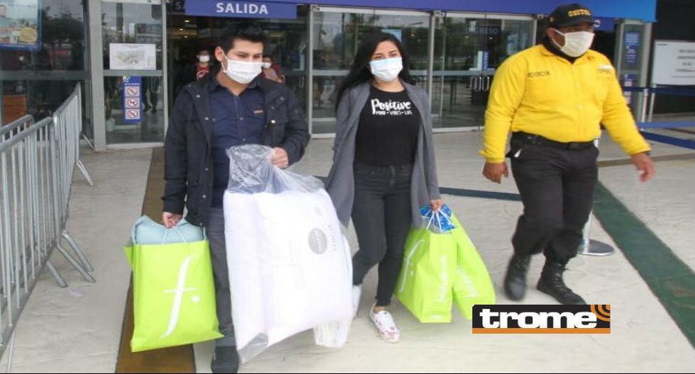 Centros comerciales atienden también los domingos e impulsan su reactivación con variadas ofertas. (Trome /Alan Ramírez)