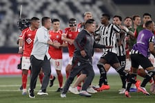 Futbolistas del Botafogo corretearon a Horacio Melgarejo para pegarle tras ser eliminados por Cienciano | VIDEO