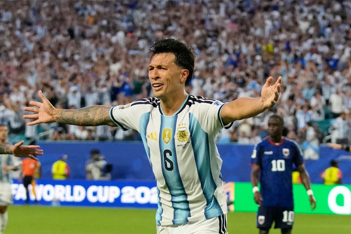 Lisandro Martínez de potente izquierdazo marcó el segundo tanto de Argentina ante Cabo Verde. (AP Photo/Lynne Sladky)
