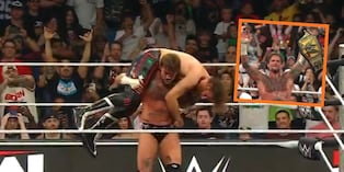 CM Punk venció a Sami Zayn y conquistó el Campeonato Indiscutido de WWE. (Captura WWE YouTube)
