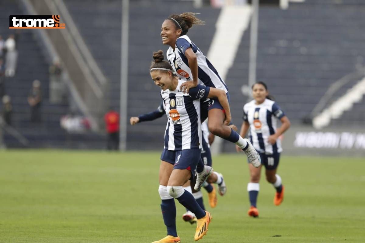 Adriana Lúcar celebra su gol ante Universitario. (Violeta Ayasta @gec)