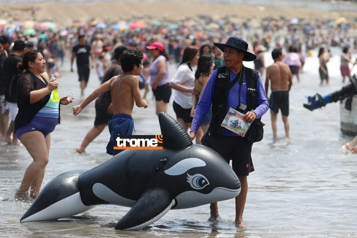 Muchas familias compartieron día playero en caluroso día, aunque por momentos se nublaba. (Foto: Jesús Saucedo / Trome).