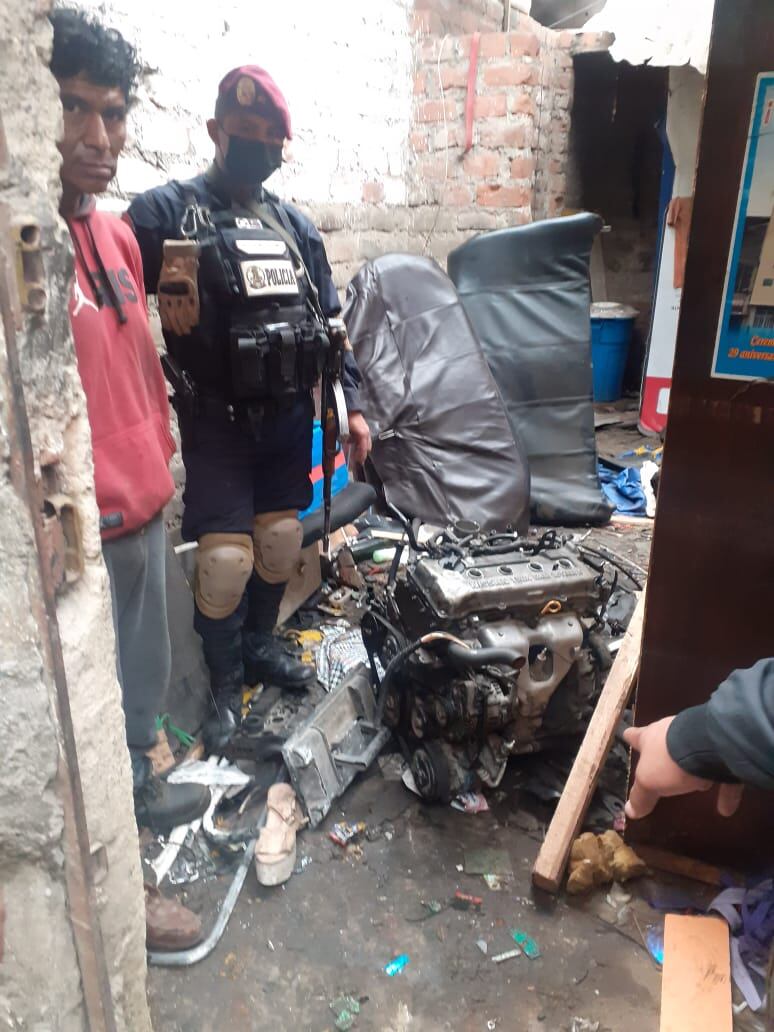 Policías del Escuadrón de Emergencia Centro intervinieron a presuntos miembros de la banda ‘Los Fierreros de San Jacinto’. (fotos: Mónica Rochabrum/Trome)