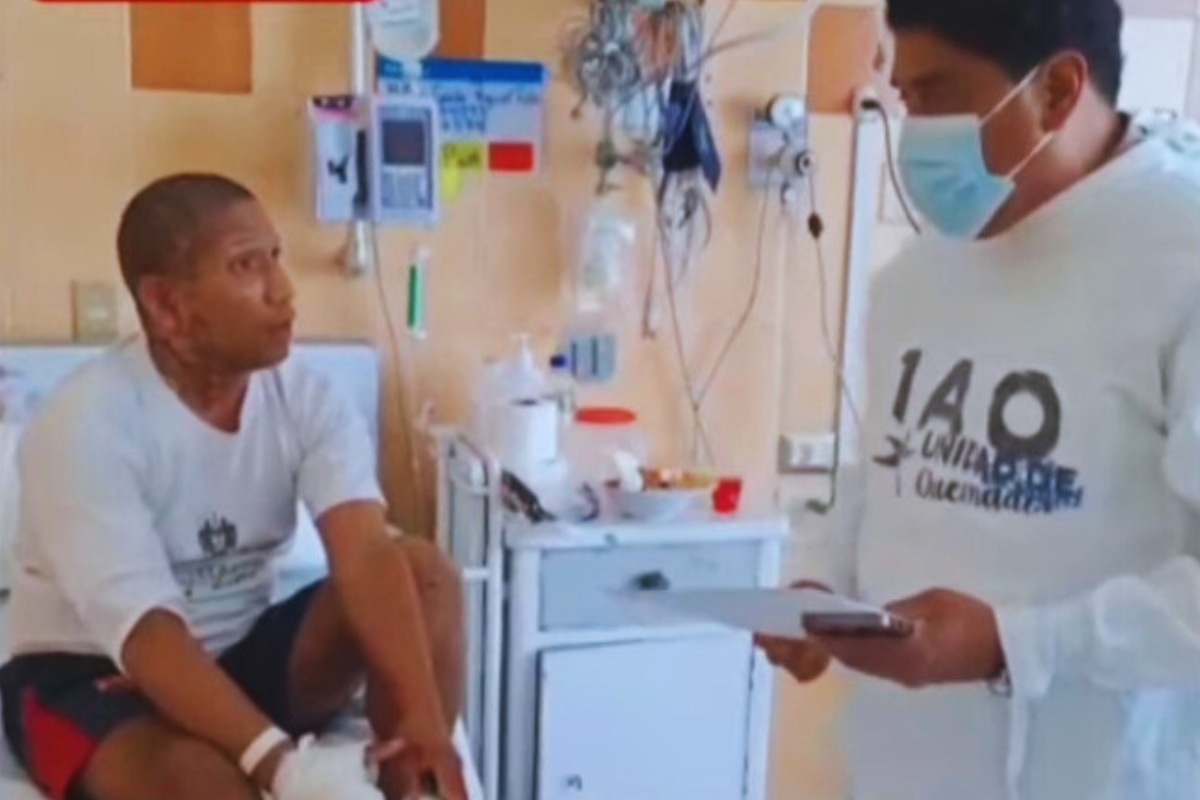 Policía detuvo a agresor en el interior de hospital. (Captura 24 Horas)