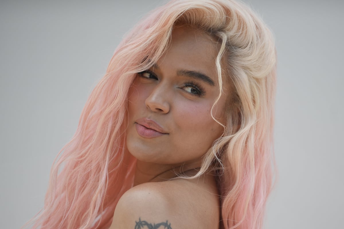 Karol G durante la premiere de la película "Barbie" (Foto: AFP)