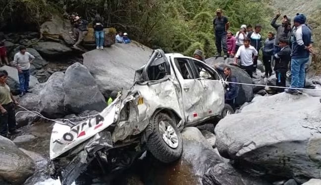 Puno: Camioneta se despista, cae a río y muere alcalde de Quiaca