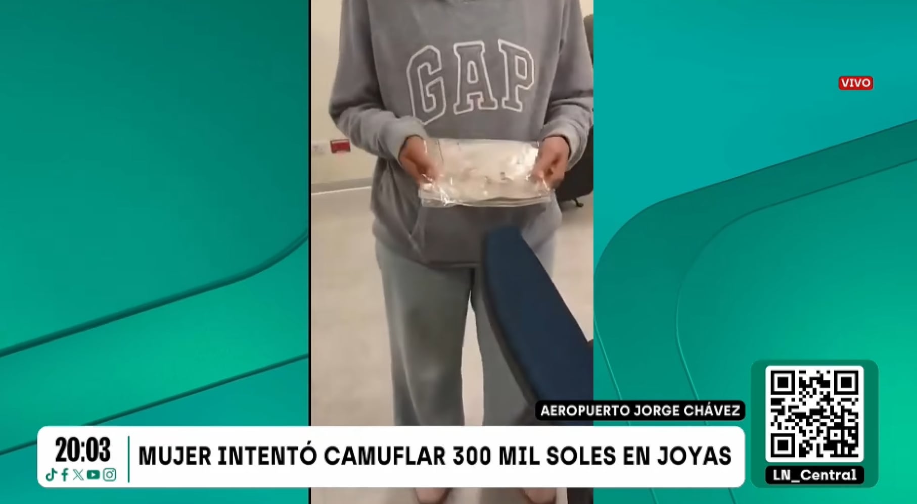 La pasajera llevaba alhajas pegadas a su cuerpo e intentó cubrirlas con una polera