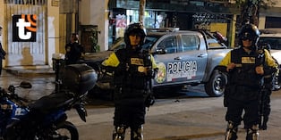 Mientras se realizaban las primeras pericias dentro de la vivienda, los efectivos continuaban recopilando información para determinar las circunstancias en las que se produjo la muerte de la mujer.