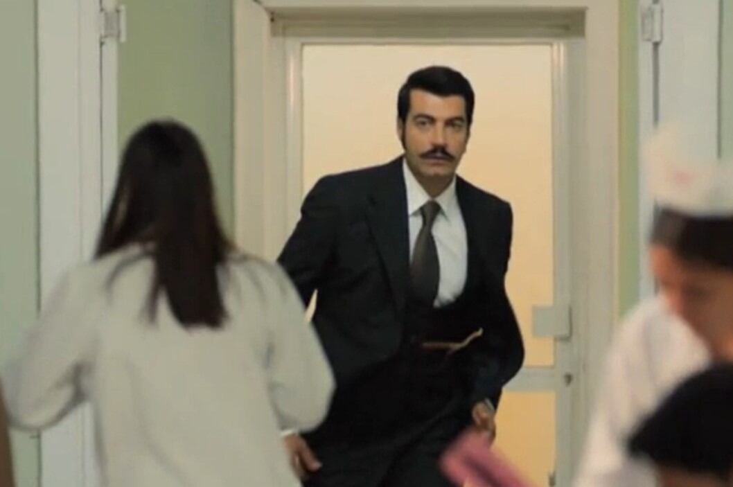 Demir llega al hospital para saber cómo se encuentra su esposa (Foto: Tims & B Productions)