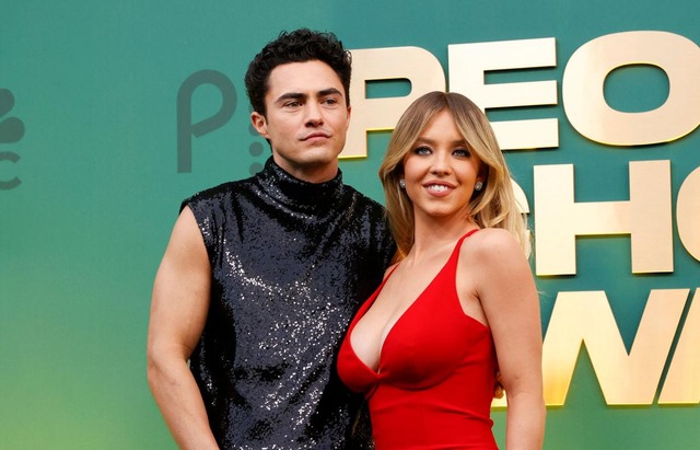 US actress Sydney Sweeney and actor Darren Barnet arrive for the 2024 People's Choice awards at the Barker Hangar in Santa Monica, California, February 18, 2024. (Photo by Michael TRAN / AFP)