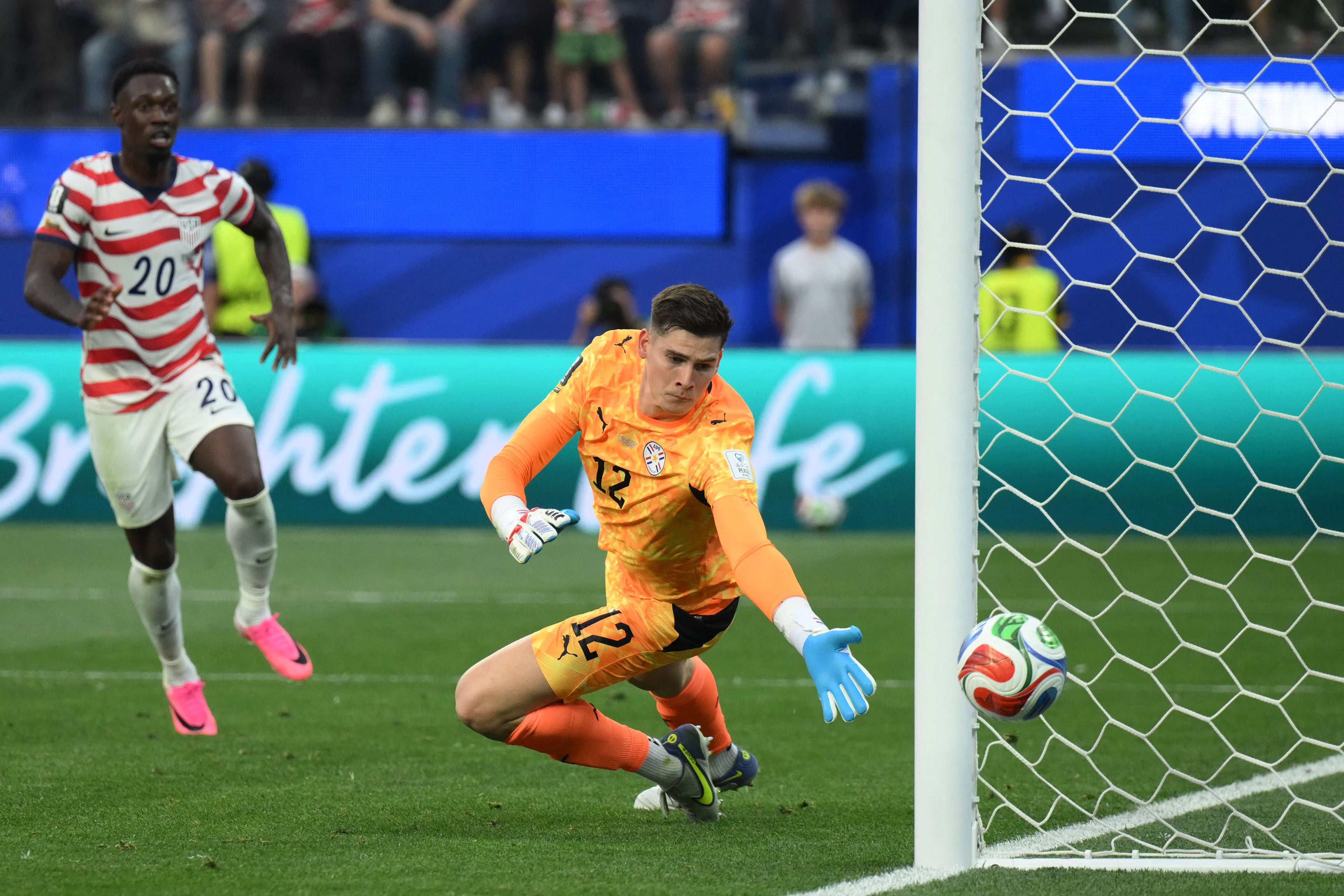 Paraguay cayó 4-1 en su debut en el Mundial 2026. (Photo by Patrick T. Fallon / AFP)