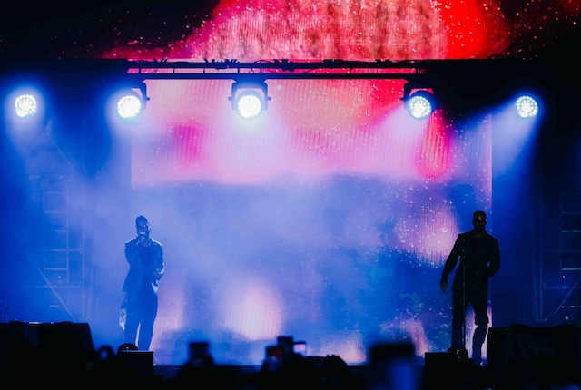Romeo Santos y Prince Royce hicieron cantar a miles en el Estadio Nacional.