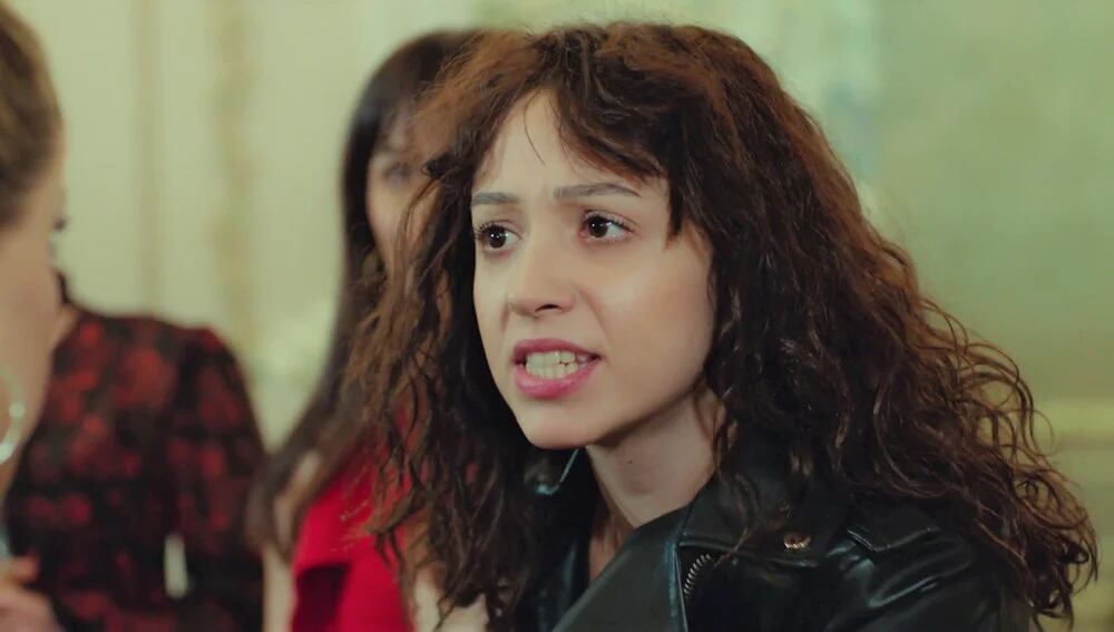 Irem acusa a Yildiz de manipuladora delante de los Argun en "Pecado original" (Foto: Med Yapim)