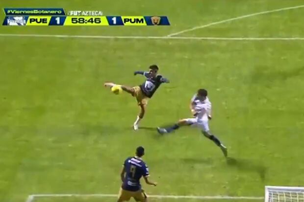 Piero Quispe toma el balón de volea y anota en el Pumas vs Pueba por Liga MX (Captura video)