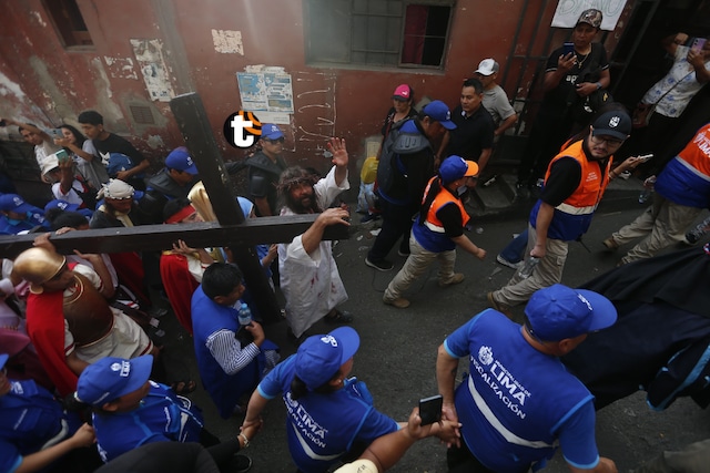 Mario Valencia interpretó la pasión de Cristo con gran realismo.
(Fotos: Antonio Melgarejo/ @photo.gec)