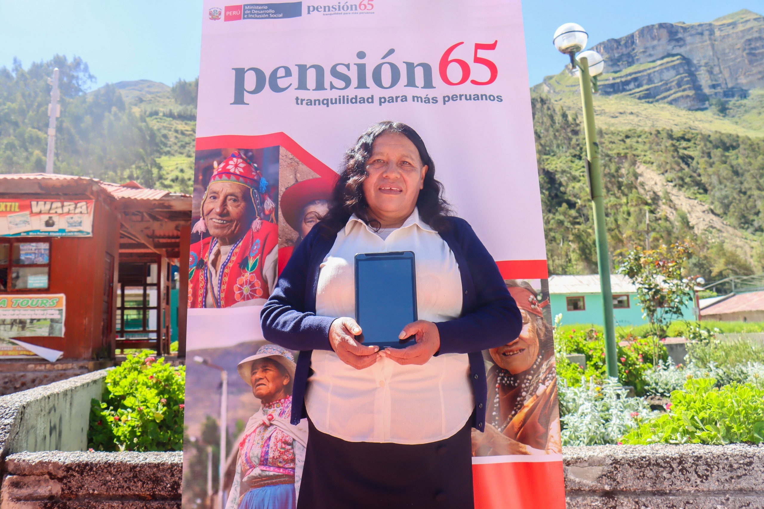 Marcelina Rojas Meza logró terminar la etapa escolar, a sus 69 años, gracias al Ministerio de Desarrollo e Inclusión Social.